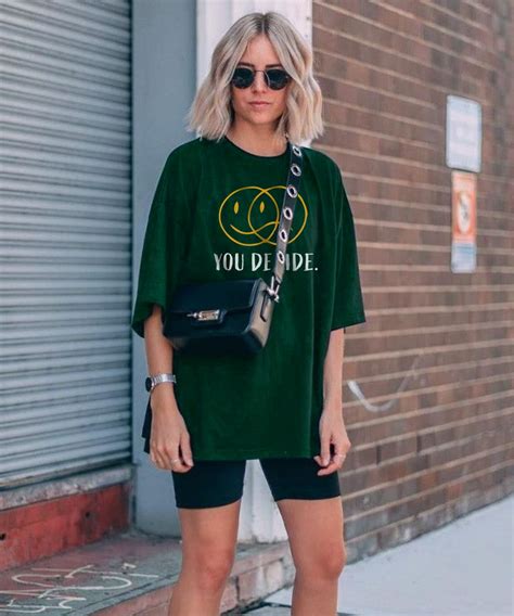 what to wear with oversized t shirt